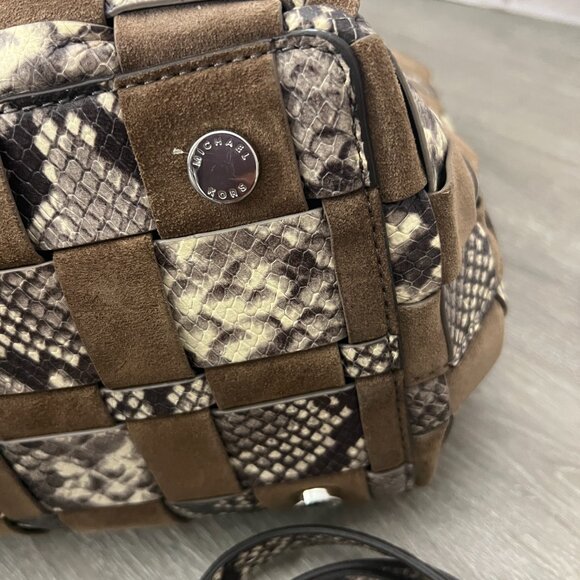 Michael Kors Vivian Medium Tote, Color Dark Dune - Picture 2 of 6